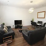 Great West Road Apartments Flat C
