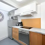 Soho, Piccadilly & Chinatown - Two Bedroom & Two Double Beds Apartment