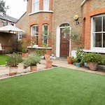 Pass The Keys Garden Apartment In Stockwell