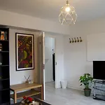 Modern 1 Bedroom In Shadwell With Balcony