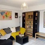 Modern 1 Bedroom In Shadwell With Balcony