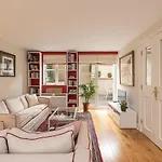 Stylish Mews House With Parking