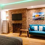 The Lovely Longridge Road Apartment