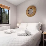 Lovely 2-Bed Apartment - Hosted By Guestready