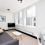 Heinze Flat 402 - One Bedroom Fourth Floor Flat By City Living London