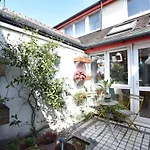 Stylish 3 Bed House With Parking In Bermondsey, Se1