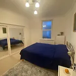 Lovely Entire 1 Bedroom Flat With Patio In Chiswick Superb Location