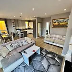 Luxury 5* Penthouse Greenwich Sleep 9 With Parking