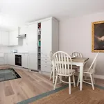 Bathurst Mews II By Onefinestay
