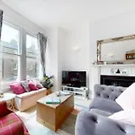 Superb 2 Bed Flat Next To Clapham South Station