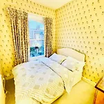 New Lovely 2-Bedroom Condo In Chelsea