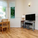 Veeve - Step Into London From Sinclair Gardens