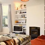 Rustic Garden House In The Heart Of East London