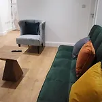 Garland Stylish Apartment 1 In Greater London