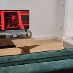 Garland Stylish Apartment 1 In Greater London