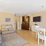 Bright 2 Bedroom Near The Natural History Museum