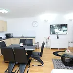 Gorgeous 2 bedroom 2 bathroom Woolwich