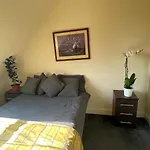 Vibrant & Cosy London Apartment Near Wembley
