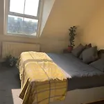 Vibrant & Cosy London Apartment Near Wembley