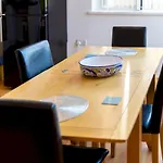Pass The Keys - Spacious Flat, Royal Docks, London