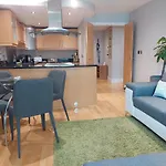 1 Bed Suite, Waterside, Canary Wharf