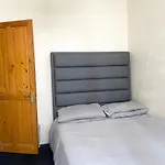 Flat 76 Felbridge House