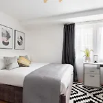 Spacious And Modern 4 Bed Apartment Next To Borough Station