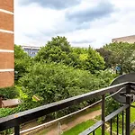 Spacious And Modern 4 Bed Apartment Next To Borough Station