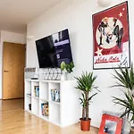 City Apartment - Shadwell - Wrap Around Balcony W Scenic View