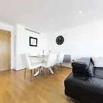 Panoramic Riverside Facing - 2 Bed - 2 Bath - 2 Balconies - In London Nine Elms