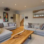 Modern Bedroom In London !!