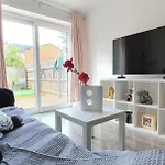 Trendy, Modern garden posh Peckham apartment