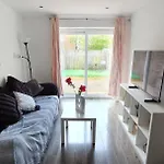 Trendy, Modern garden posh Peckham apartment