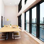Vibrant Ensuite Rooms, London - Sk