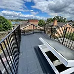 Lovely 2 Bedroom Flat With Roof Terrace In London Nw6