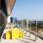 Vibrant Ensuite Rooms, London - Sk