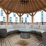 Modern Rooms In Wembley, Sk