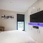 Modern Bedroom In London !!