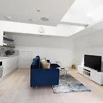 Ealing Green Apartment