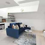 Ealing Green Apartment