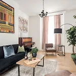 Elegant 3Bed Apartment In Kensington Olympia
