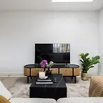 The St Johns Wood Classic - Snazzy 2Bdr Flat