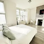Minet Gardens House - Suite 6