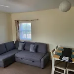 Spacious Neat Penthouse Apartment With Great View In London