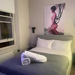 New Luxury Cyberpunk 1Bed Studio Serviced Apartment Notting Hill London Free Wifi & Netflix Central Location Perfect For Solo & Coupled Guests
