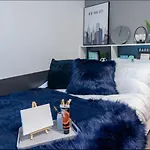 Modern Rooms In Wembley, Sk