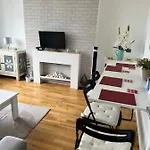 Lovely 2-bedroom apartment in Zone 2 London