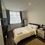 Deluxe Homestay Near Tottenham Hotspur Stadium