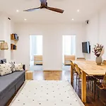 2 Bedroom Apartment Right On Trafalgar Square