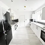 Minet Gardens House - Suite 6